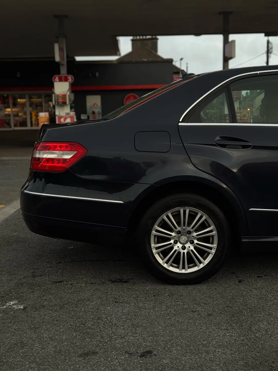 Mercedes E-Class - Image 4