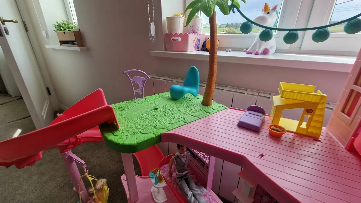 Barbie dream house + camper van - Image 4