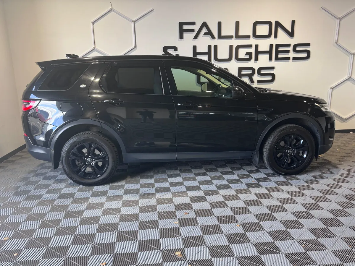 LAND ROVER DISCOVERY SPORT 2.0 D4E 7 SEATER - Image 4