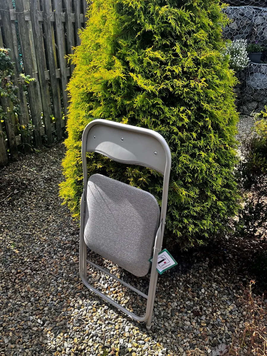 20x Padded folding chairs in grey - Image 4