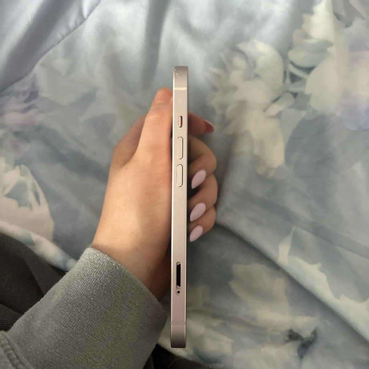 iPhone 13 pink - Image 4
