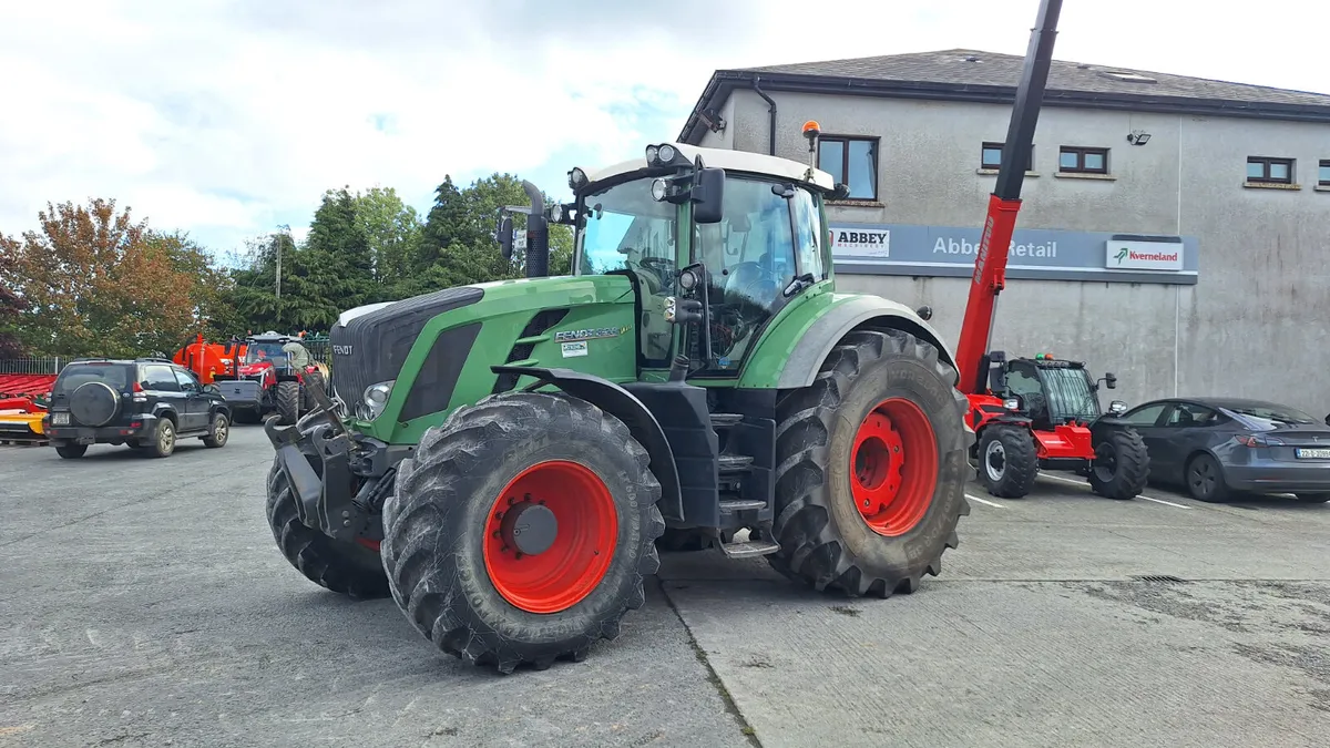 Fendt 828 - Image 1