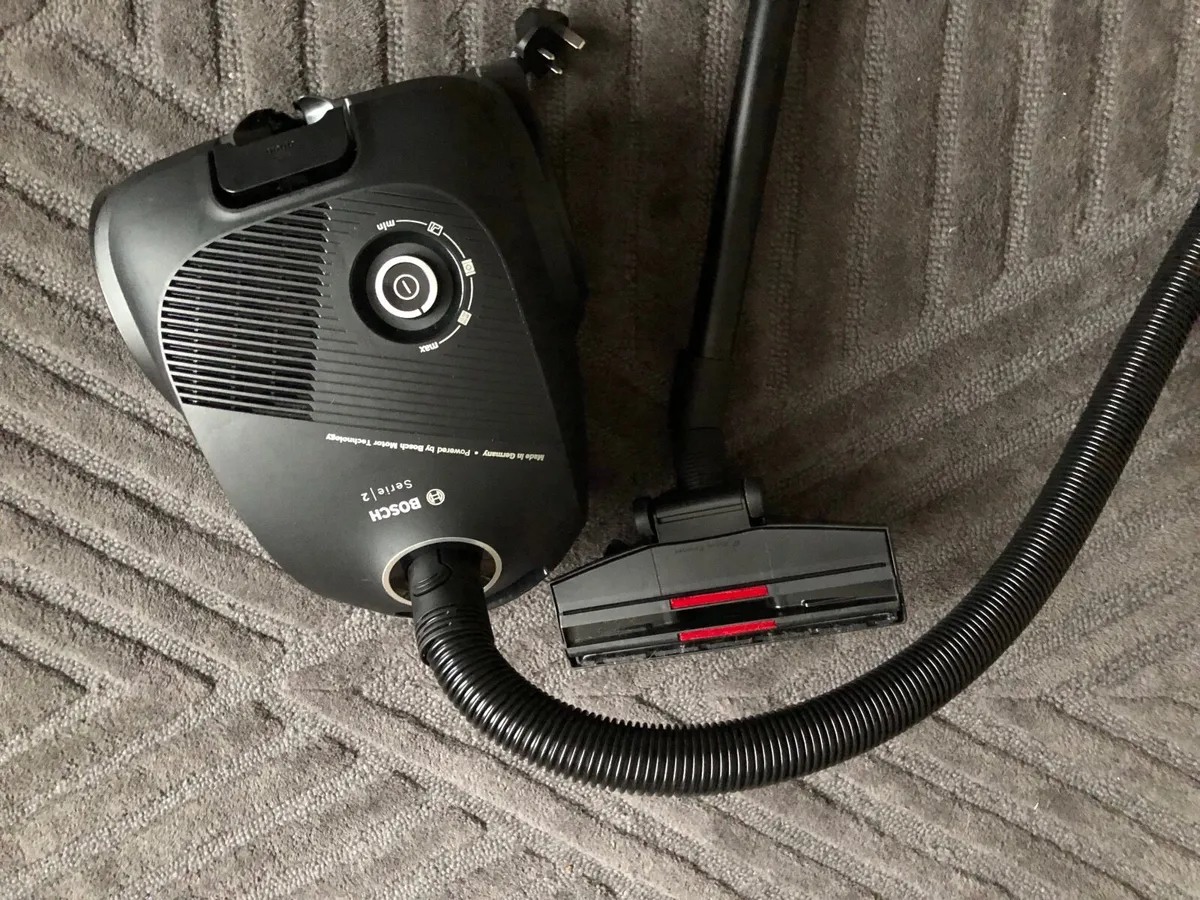 Bosch vacuum cleaner - Image 2