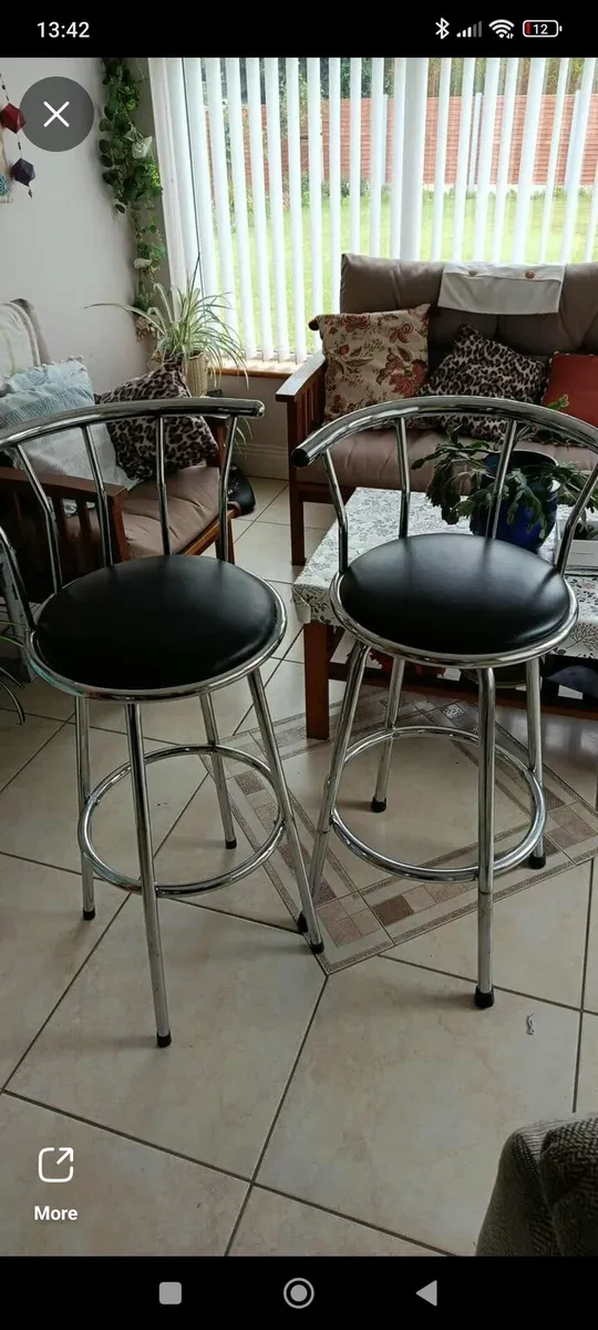 2 Kitchen Bar stools