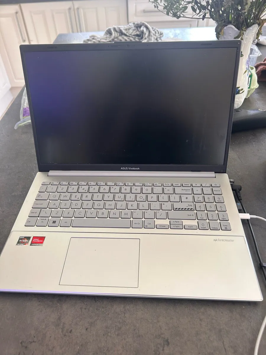 ASUS Vivobook Go 15 - Image 2
