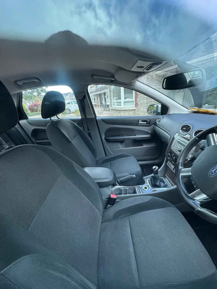 Ford Focus Ghia 1.6 115PS - Image 3