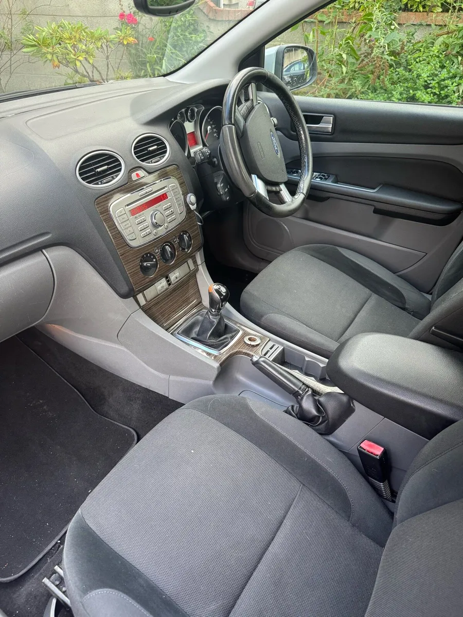 Ford Focus Ghia 1.6 115PS - Image 4