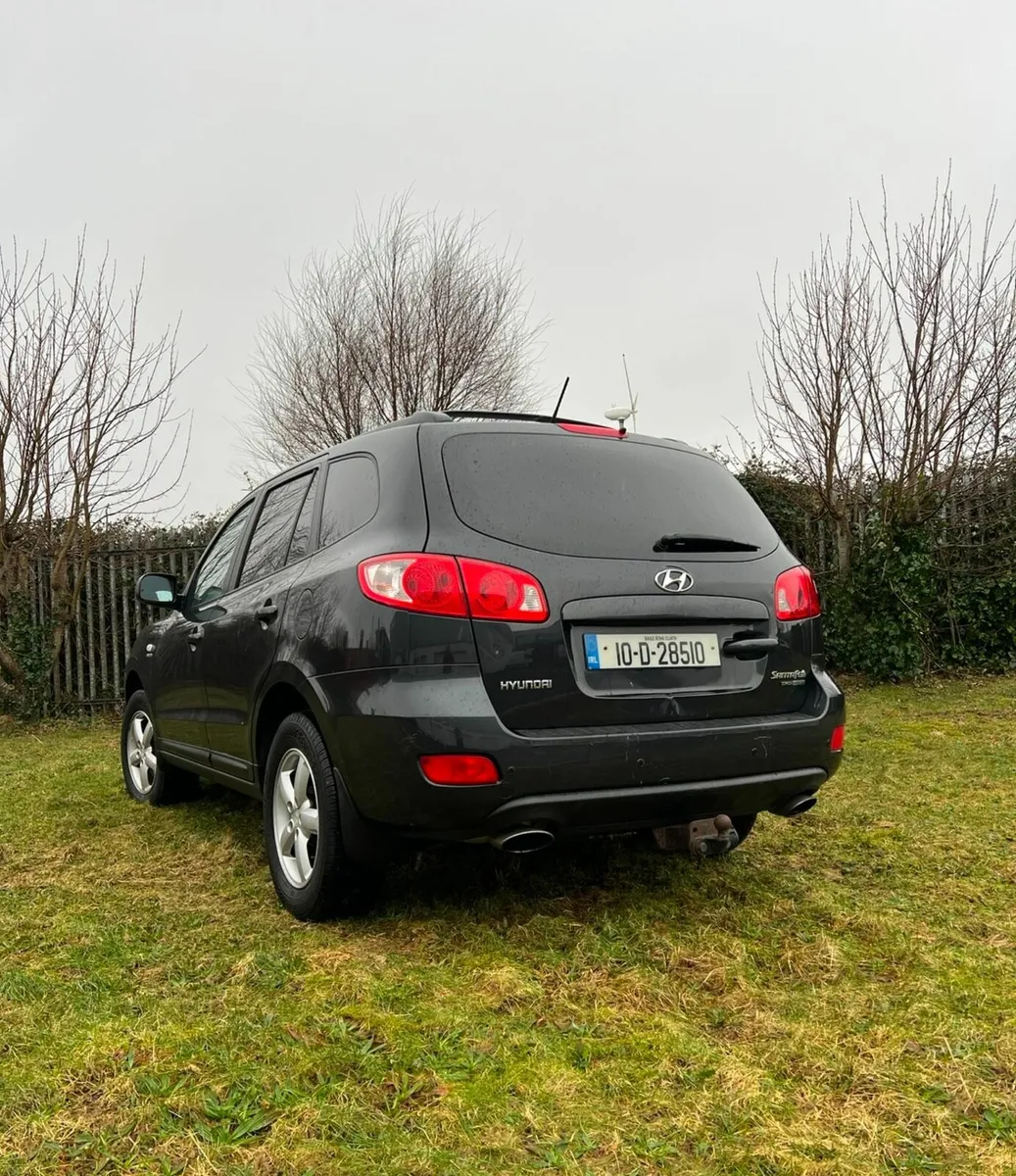 Hyundai Santa Fe 2010 - Image 2