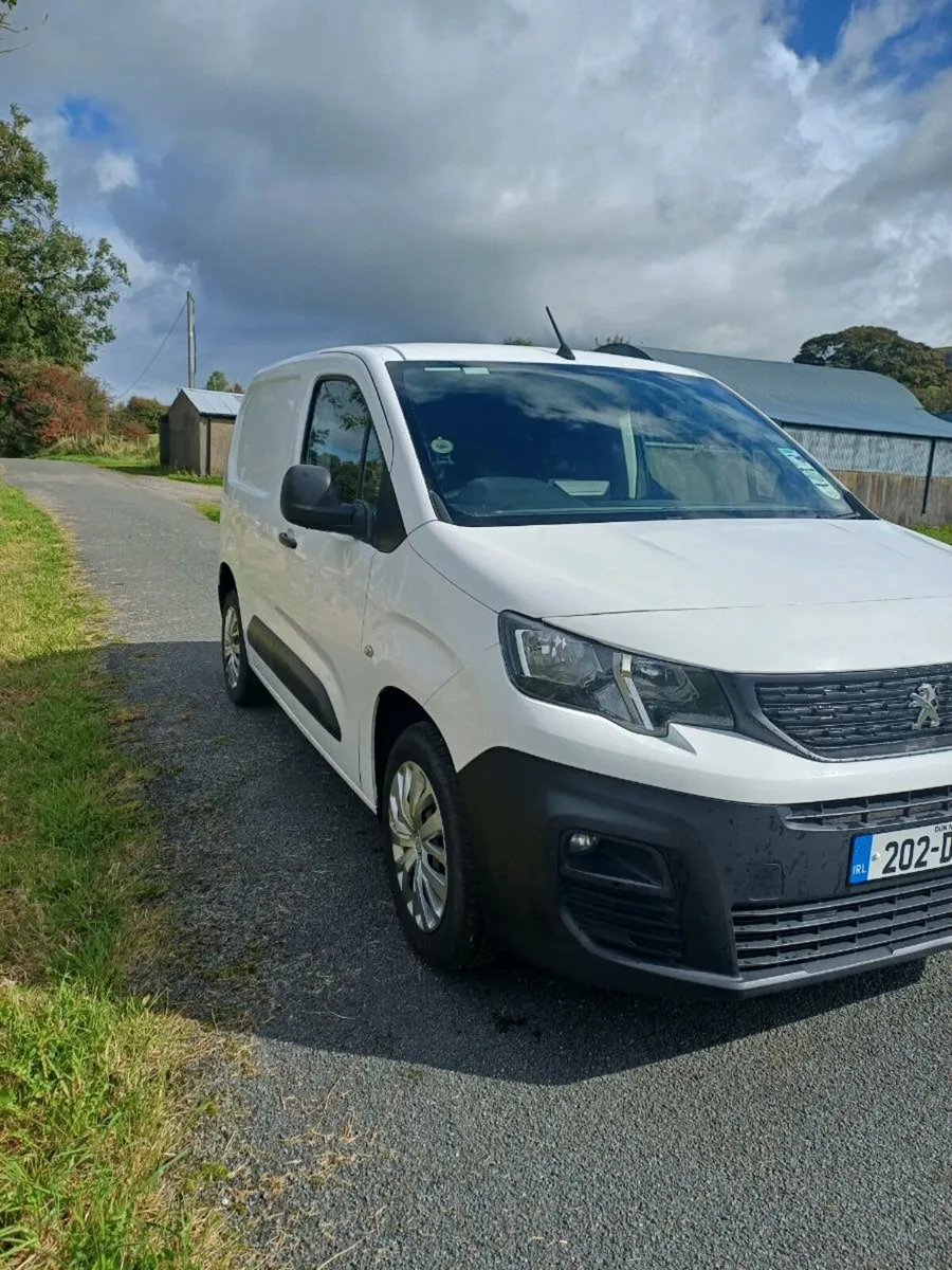 Van - Image 2