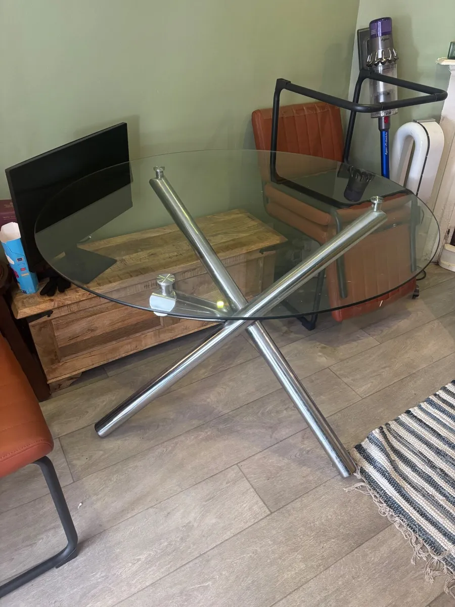 Glass table - Image 1