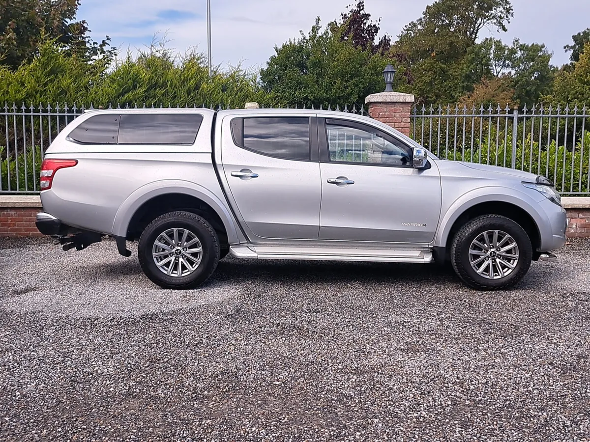 Mitsubishi L200 Warrior model sidesteps and towbar - Image 3