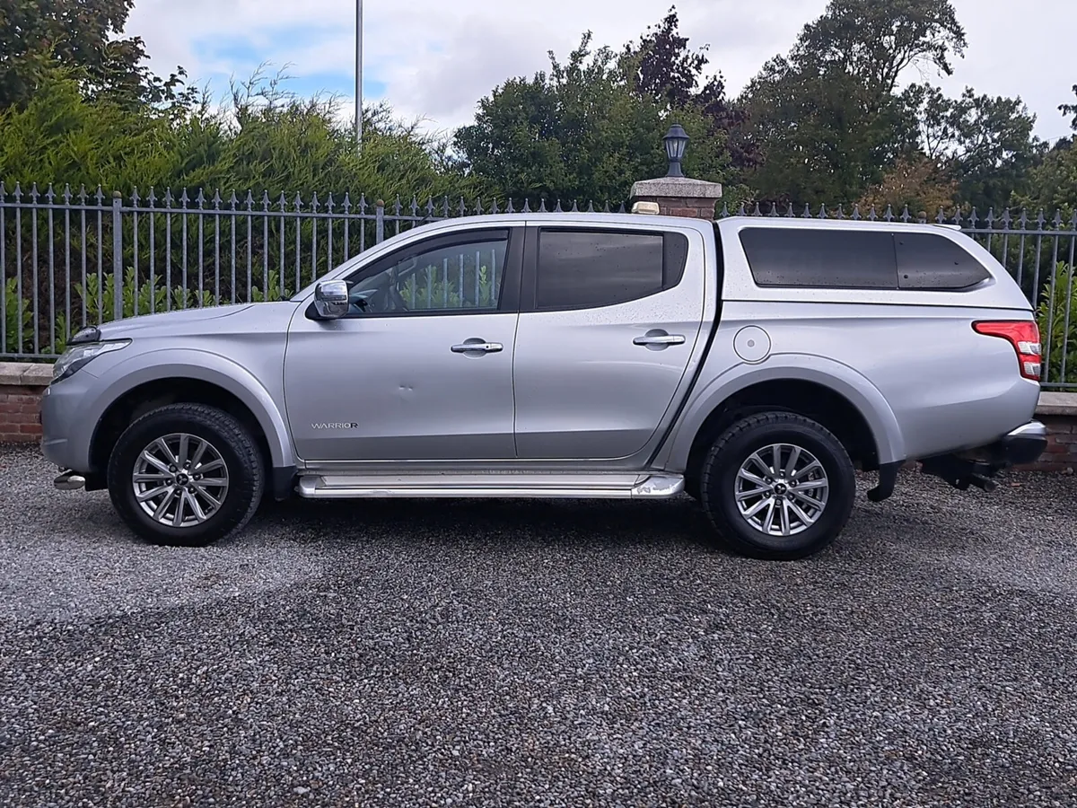 Mitsubishi L200 Warrior model sidesteps and towbar - Image 4