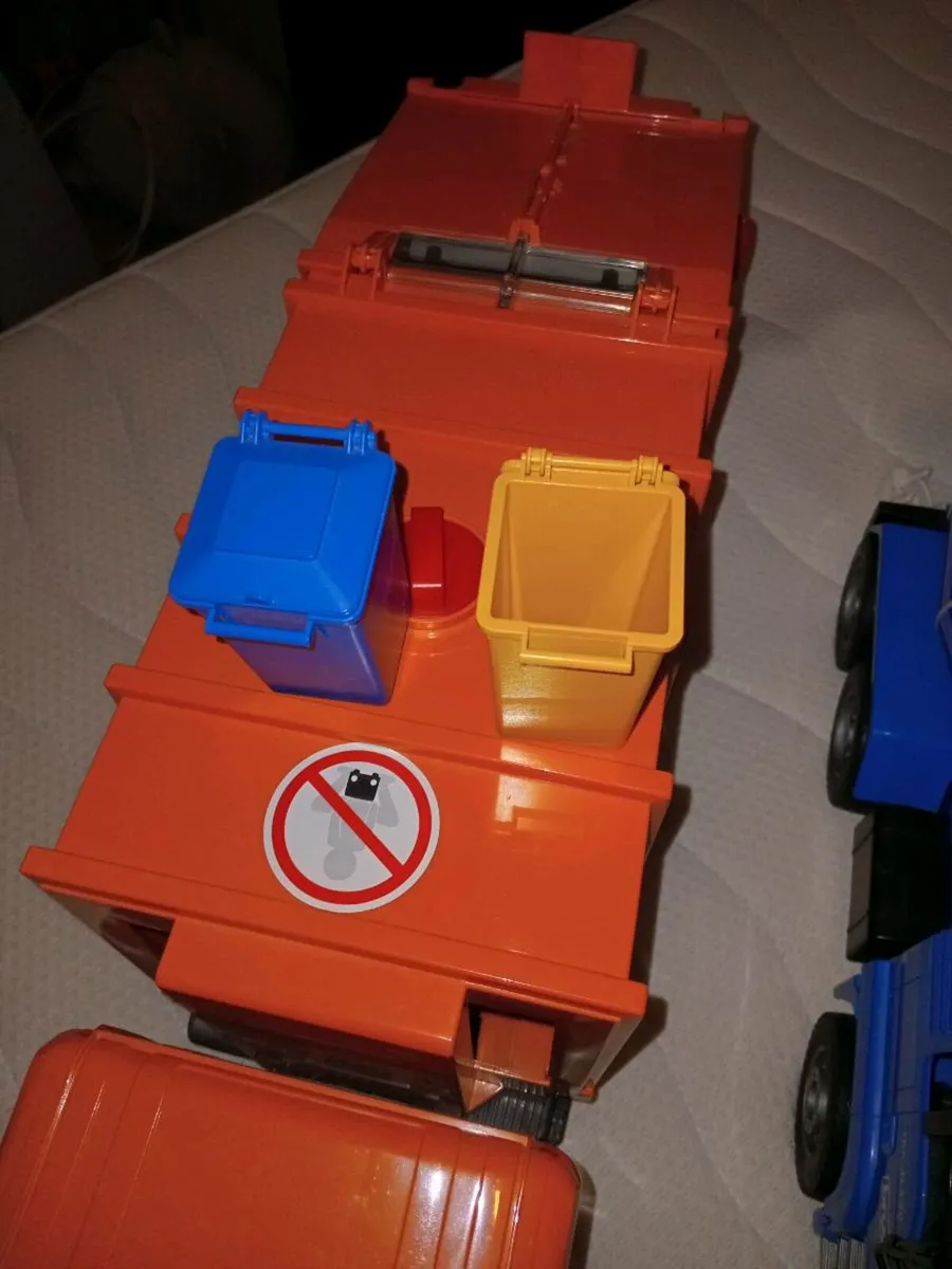 Bruder Trucks - Image 4