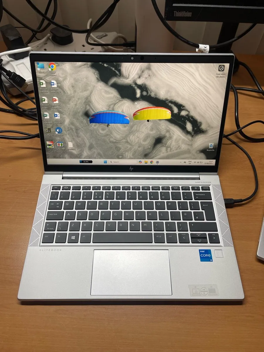 Hp laptop i5 32gb 256 ssd windows - Image 1