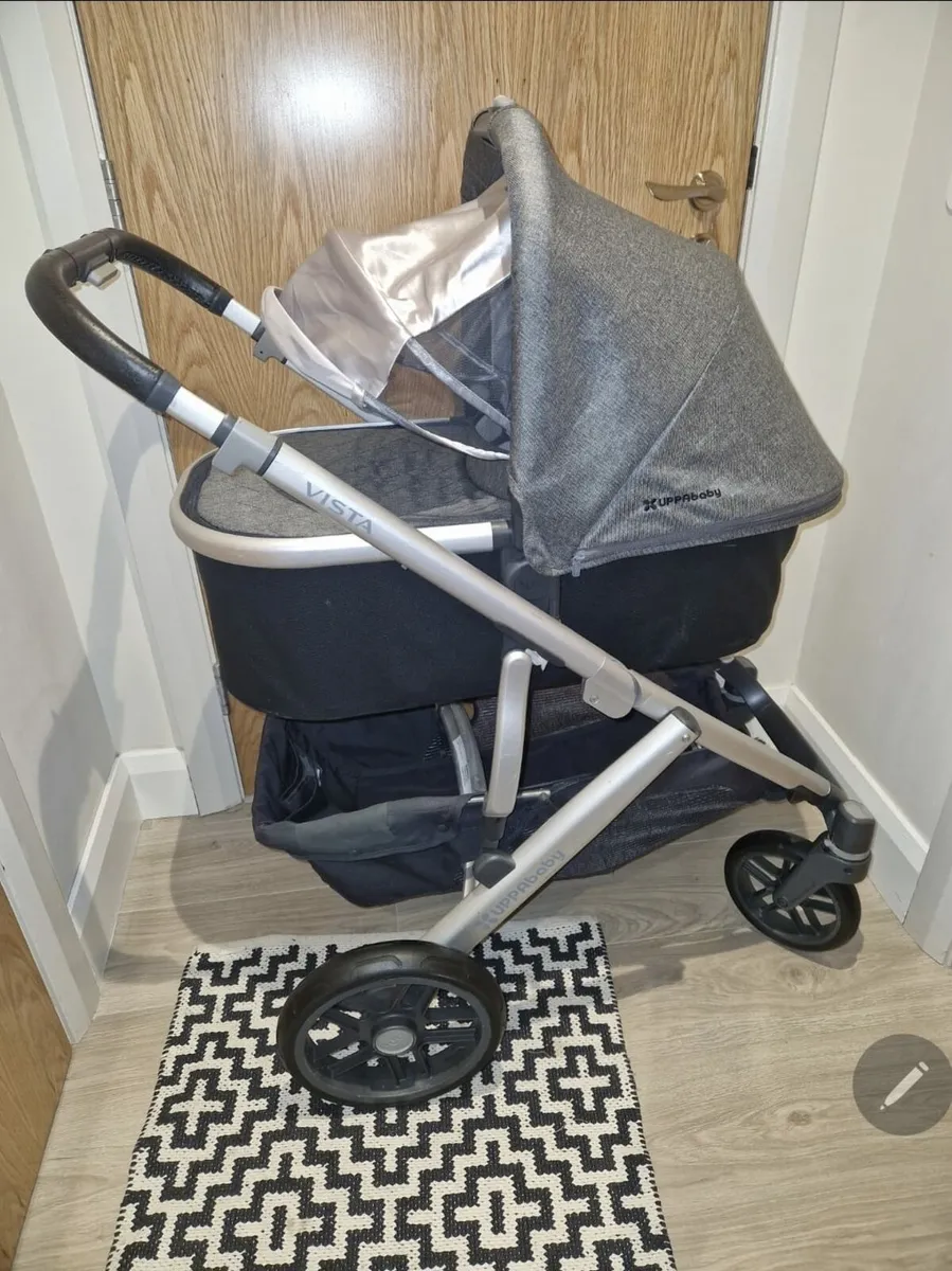 Uppababy Vista Immaculate with car seat - Image 2