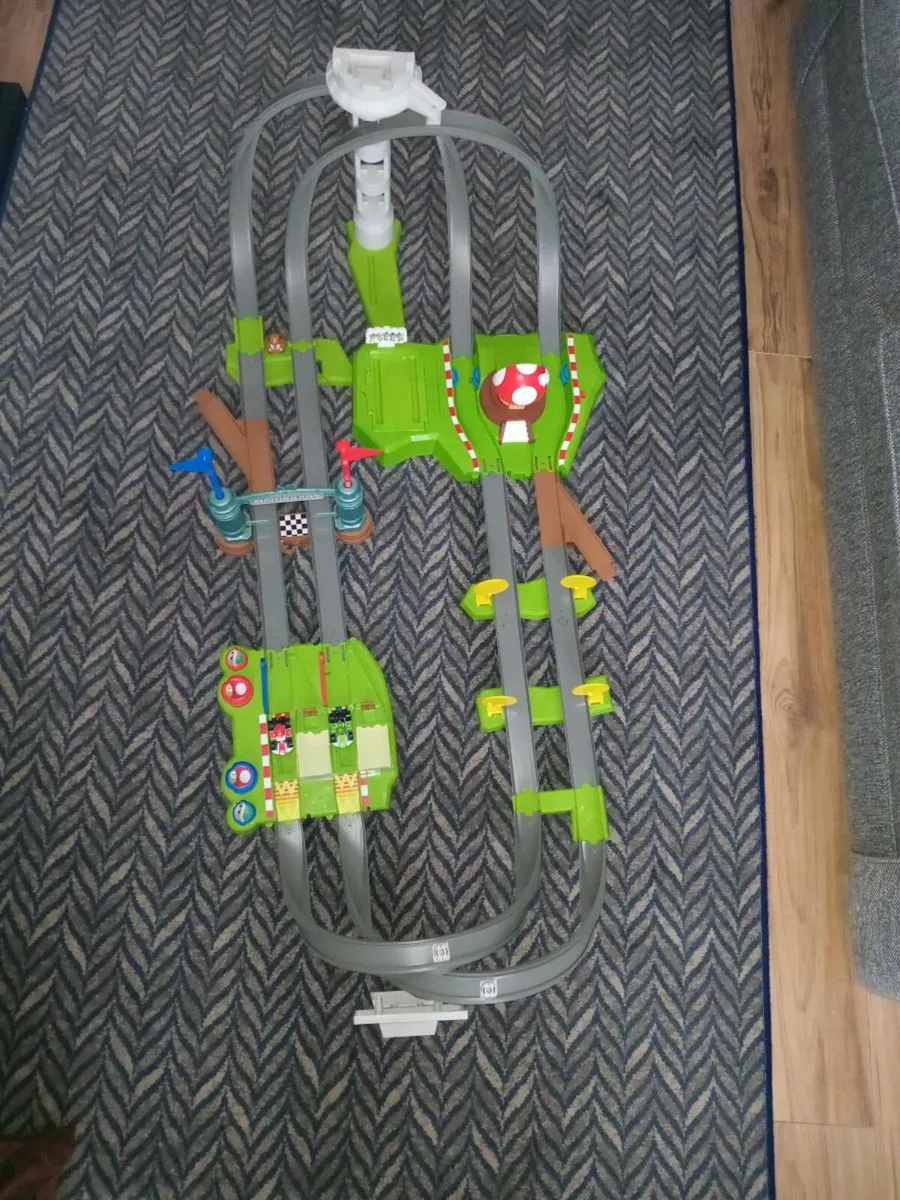 Super Mario cart racing track - Image 1