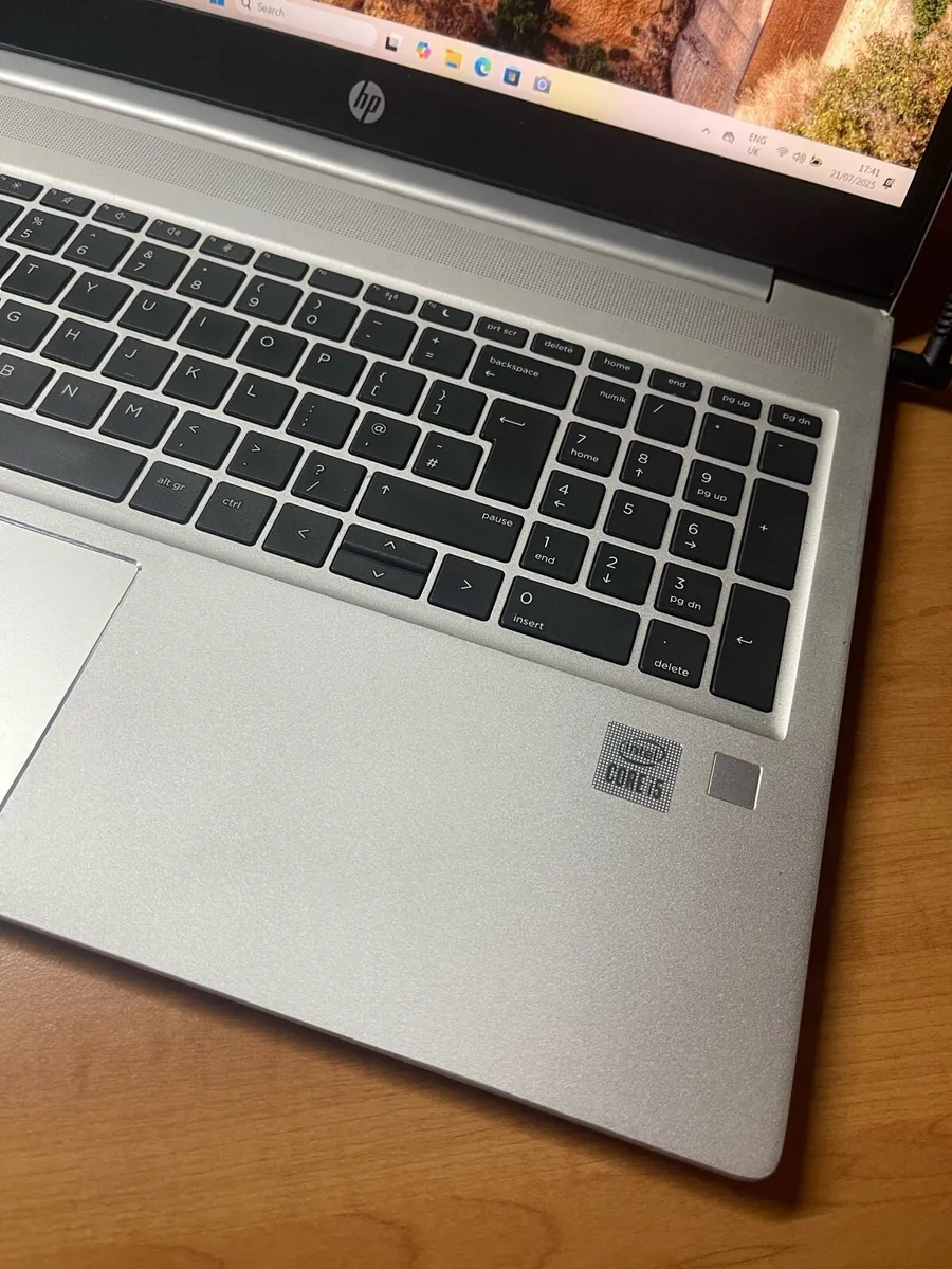 HP laptop i5 pro 10gen 16-256 Windows - Image 2