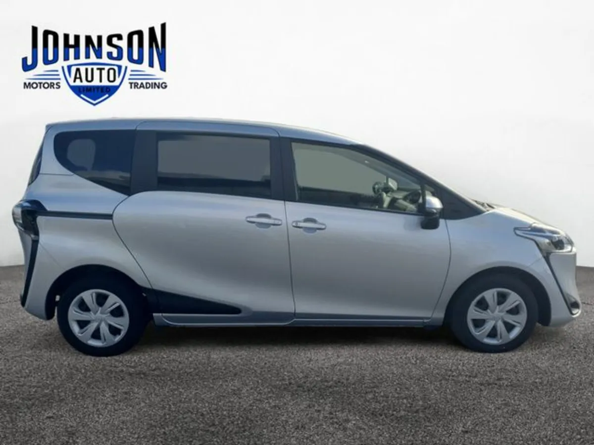 Toyota Sienta 1.5 - Image 4