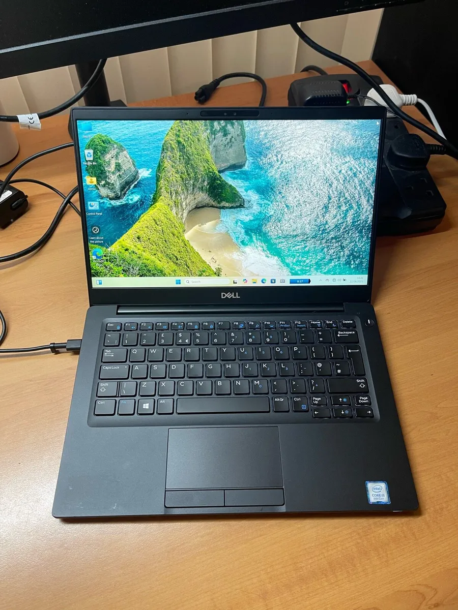 Dell laptop i5 pro 8gen 16-256 w11 pro - Image 1