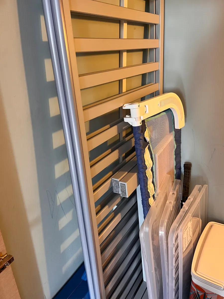 Cot/toddler bed & changing table/set of drawers - Image 3