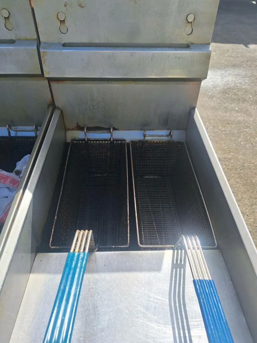 2 deepfat fryer LPG gas - Image 2