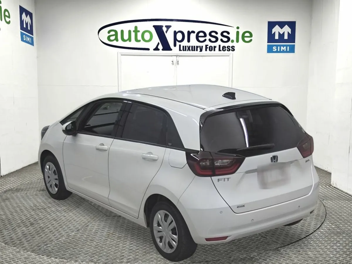 Honda Fit 1.5 E:HEV HOME Automatic, Reversing came - Image 3