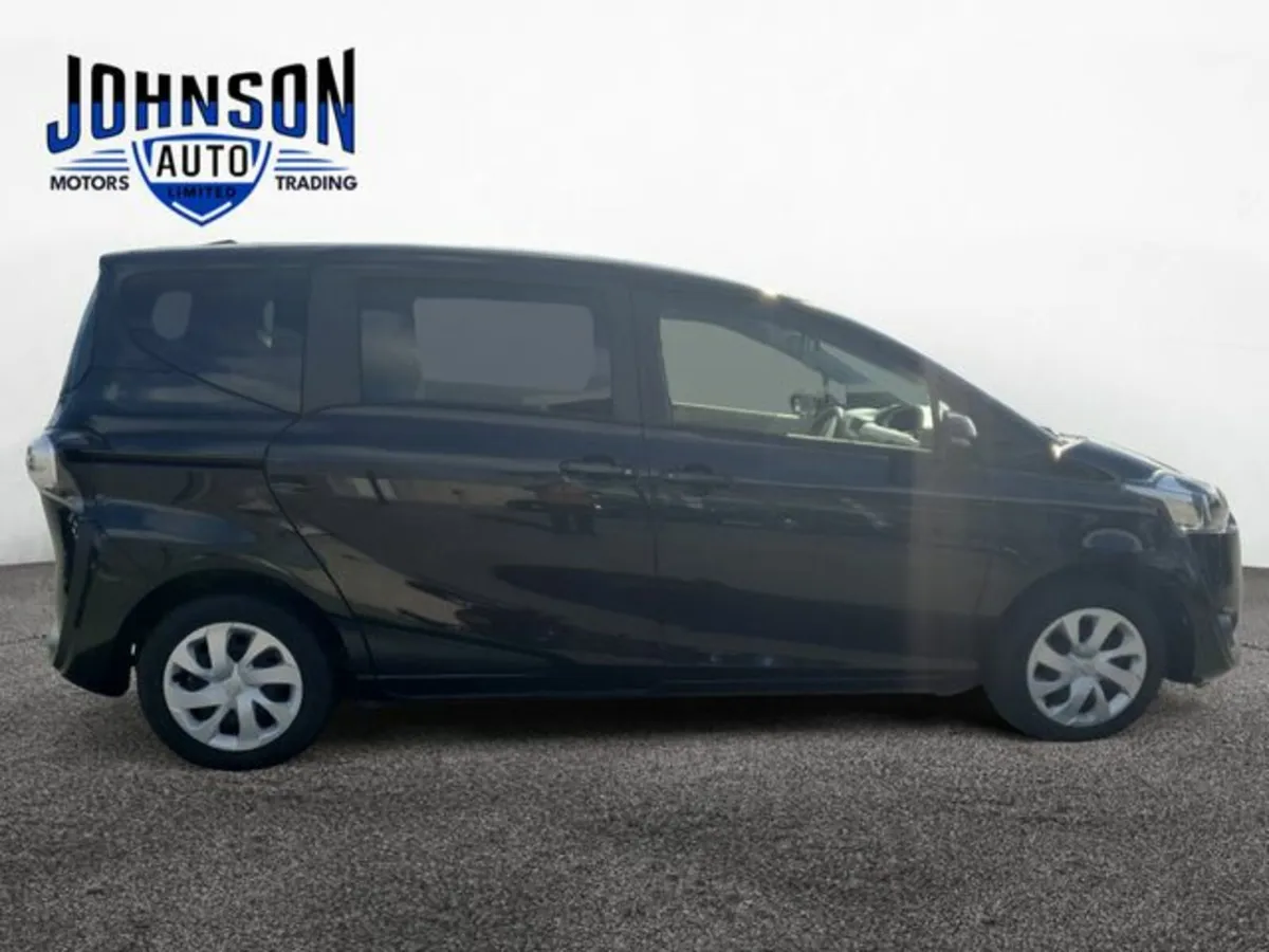 Toyota Sienta 1.5 - Image 4