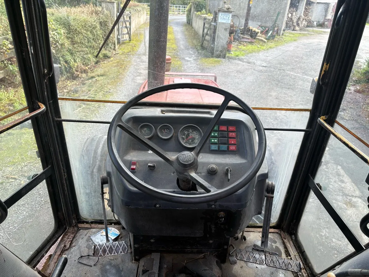 Universal 704 - Image 3