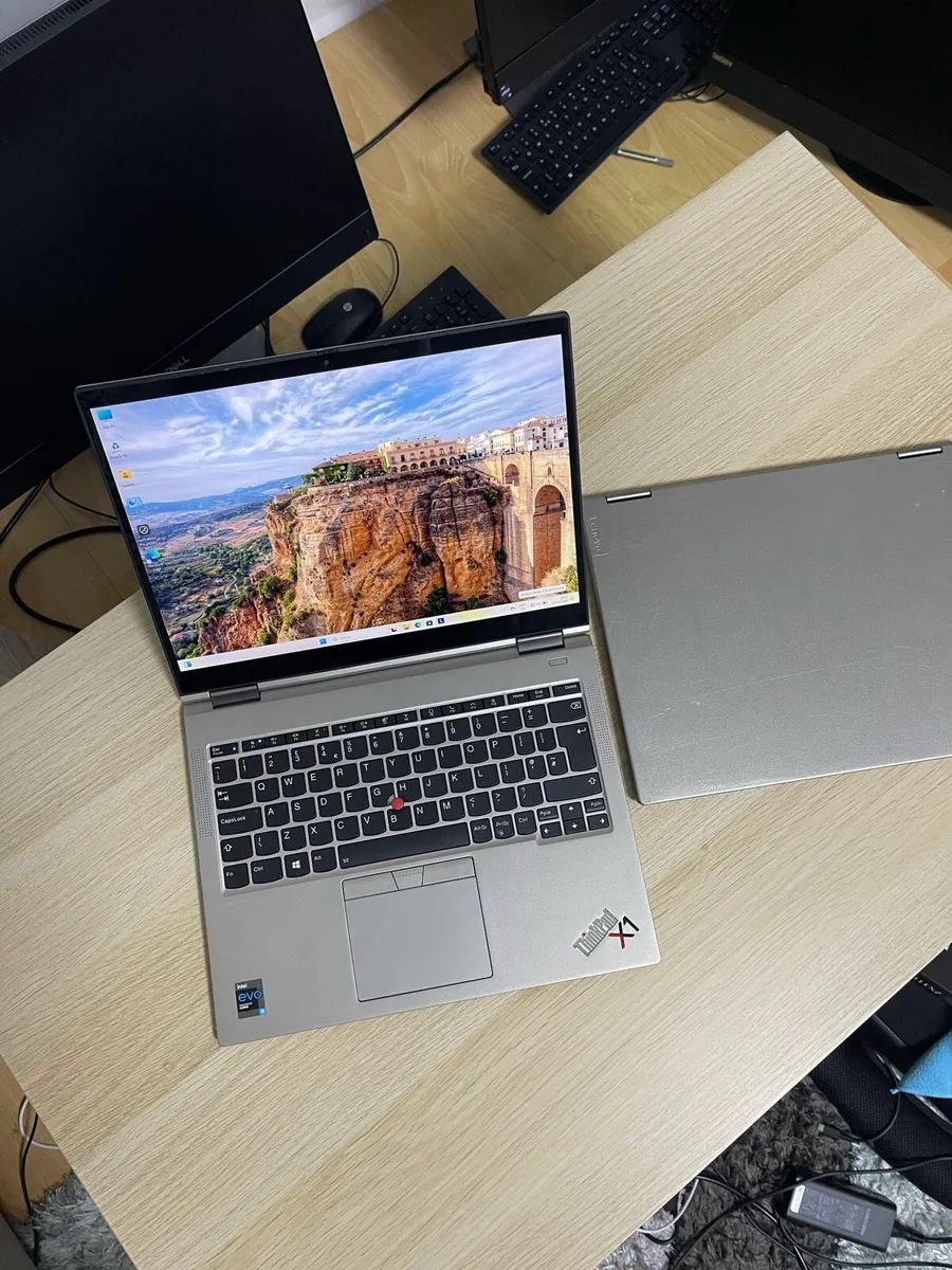 Lenovo X1 Touch i5 pro 16-256 Windows - Image 1