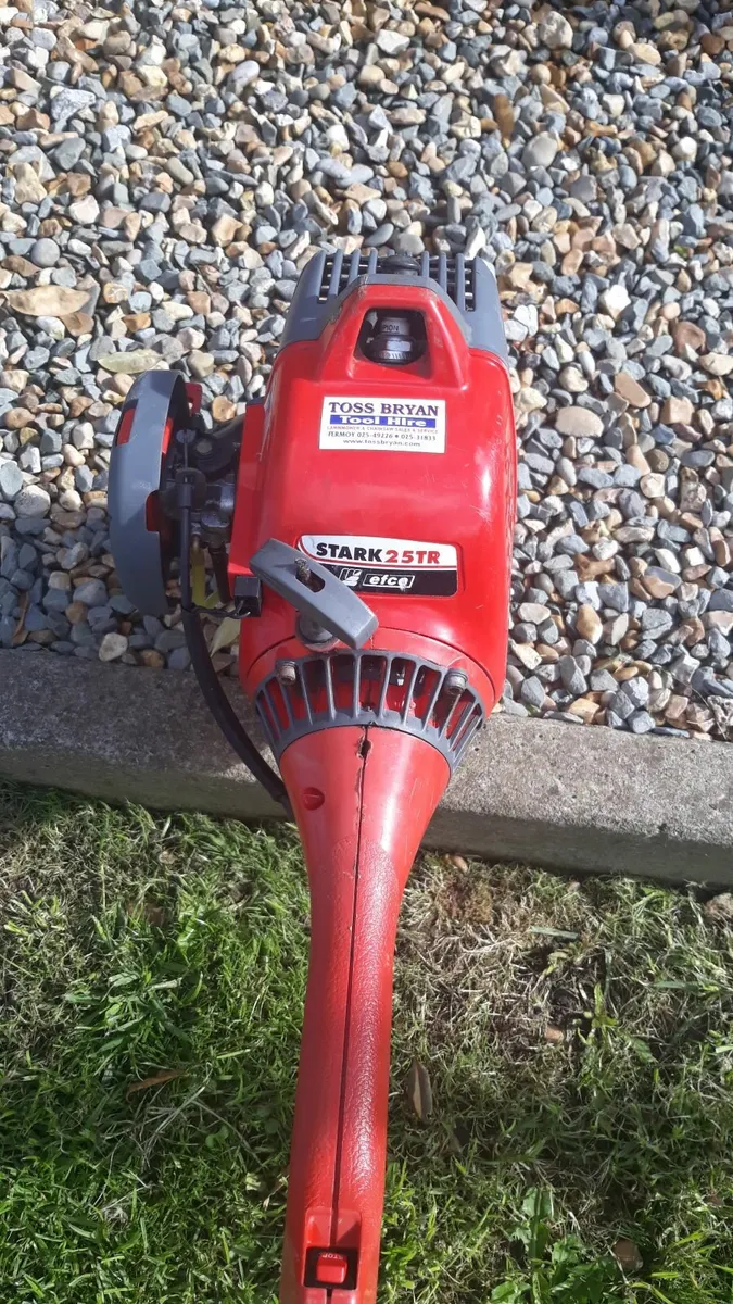 Petrol strimmer - Image 1