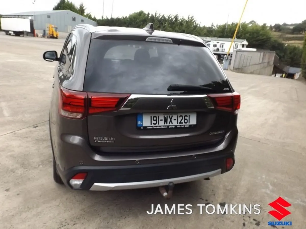 Mitsubishi Outlander 2.2 Di-d 150PS 6MT 4WD 7-sea - Image 4