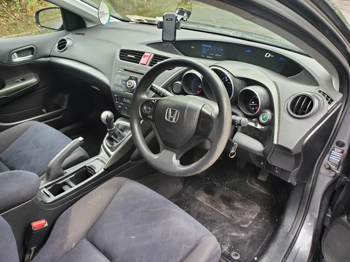 Honda Civic 2012 1.3 petrol - Image 4