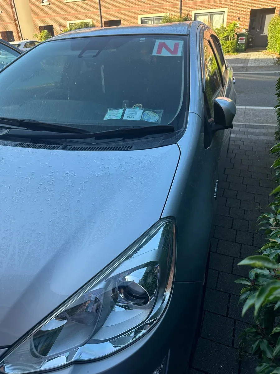 162 Silver Toyota Aqua 146k miles - Image 3