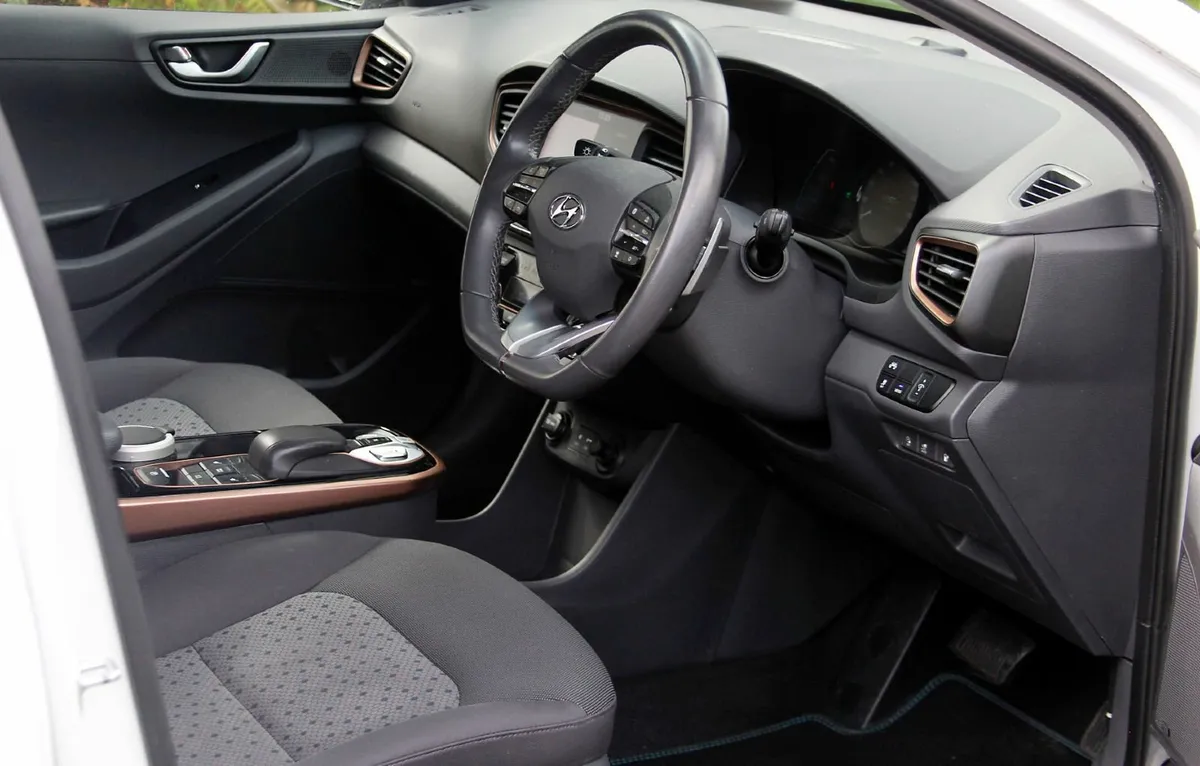 Hyundai IONIQ 2018 - Image 2