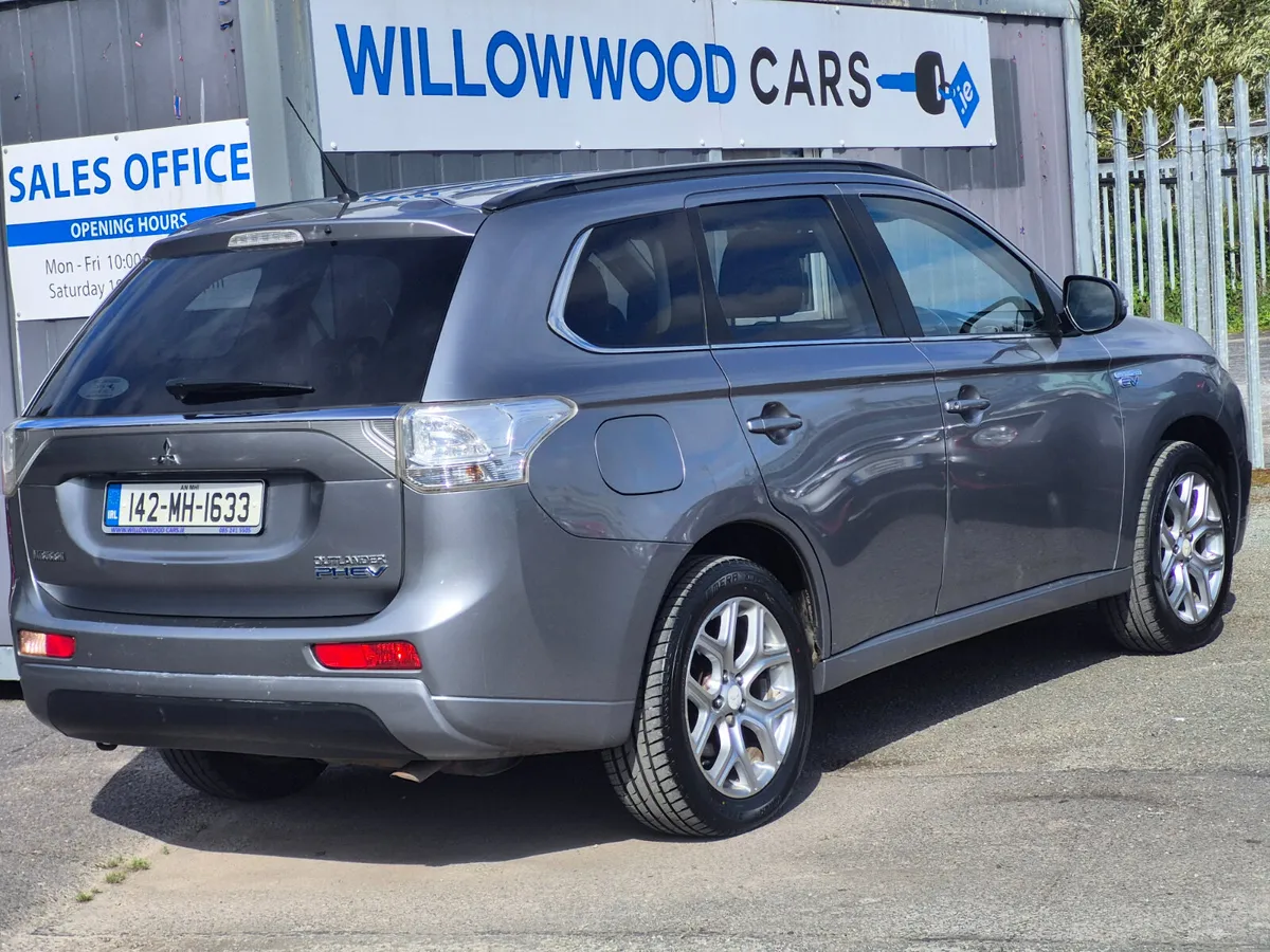 Mitsubishi Outlander 2.0 phev 4wd automatic 2014 - Image 2