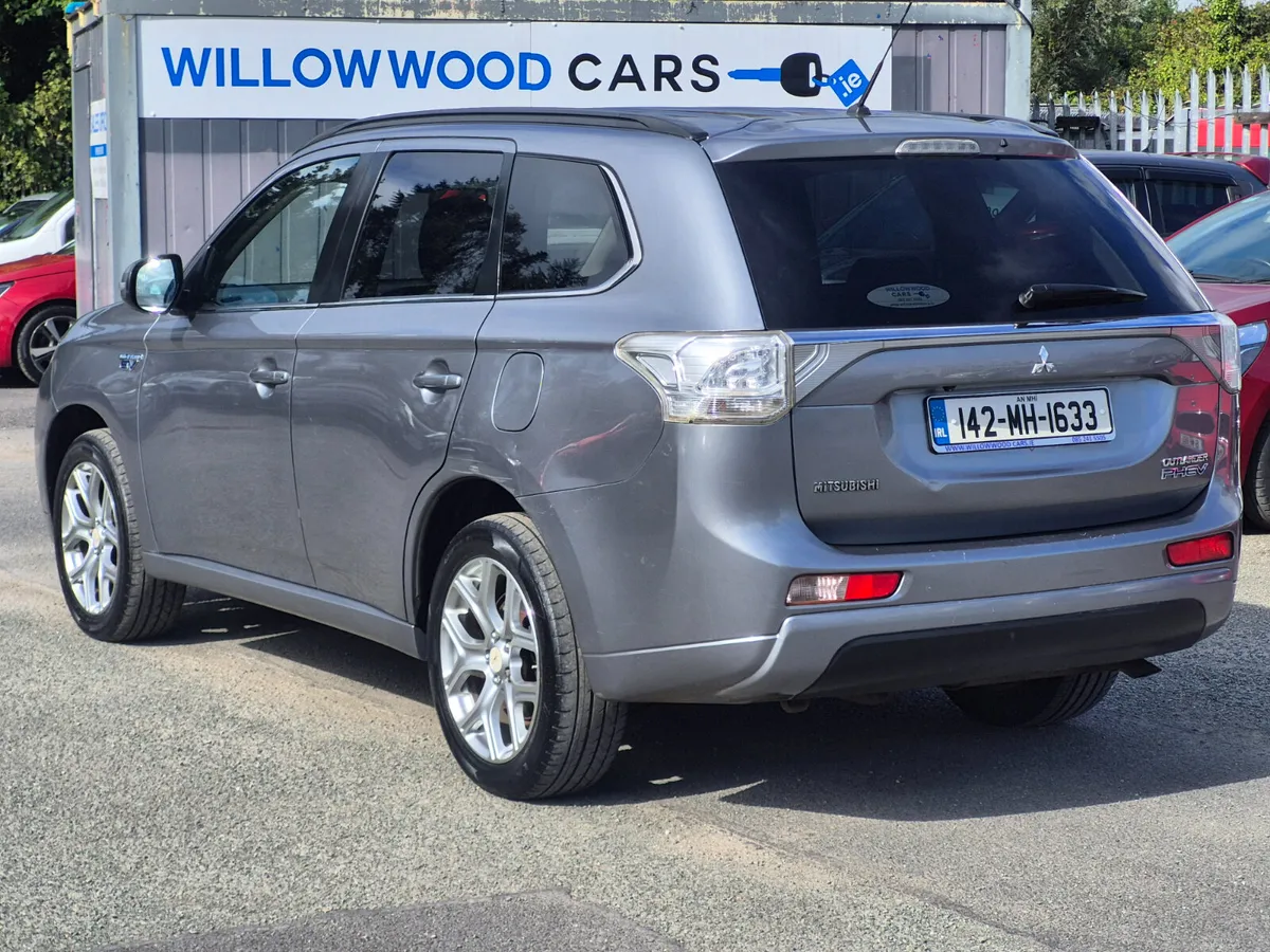 Mitsubishi Outlander 2.0 phev 4wd automatic 2014 - Image 4