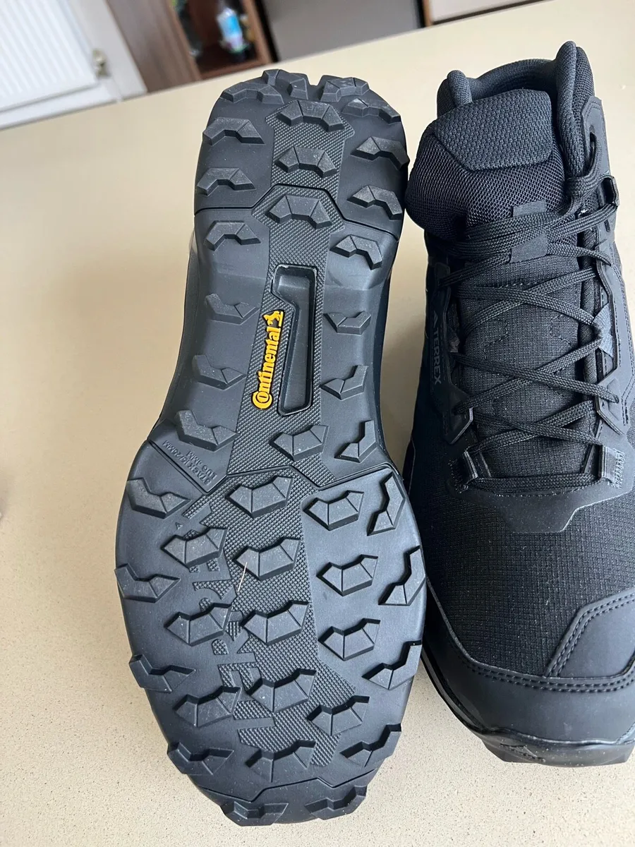 Adidas Hiking boots - Image 3