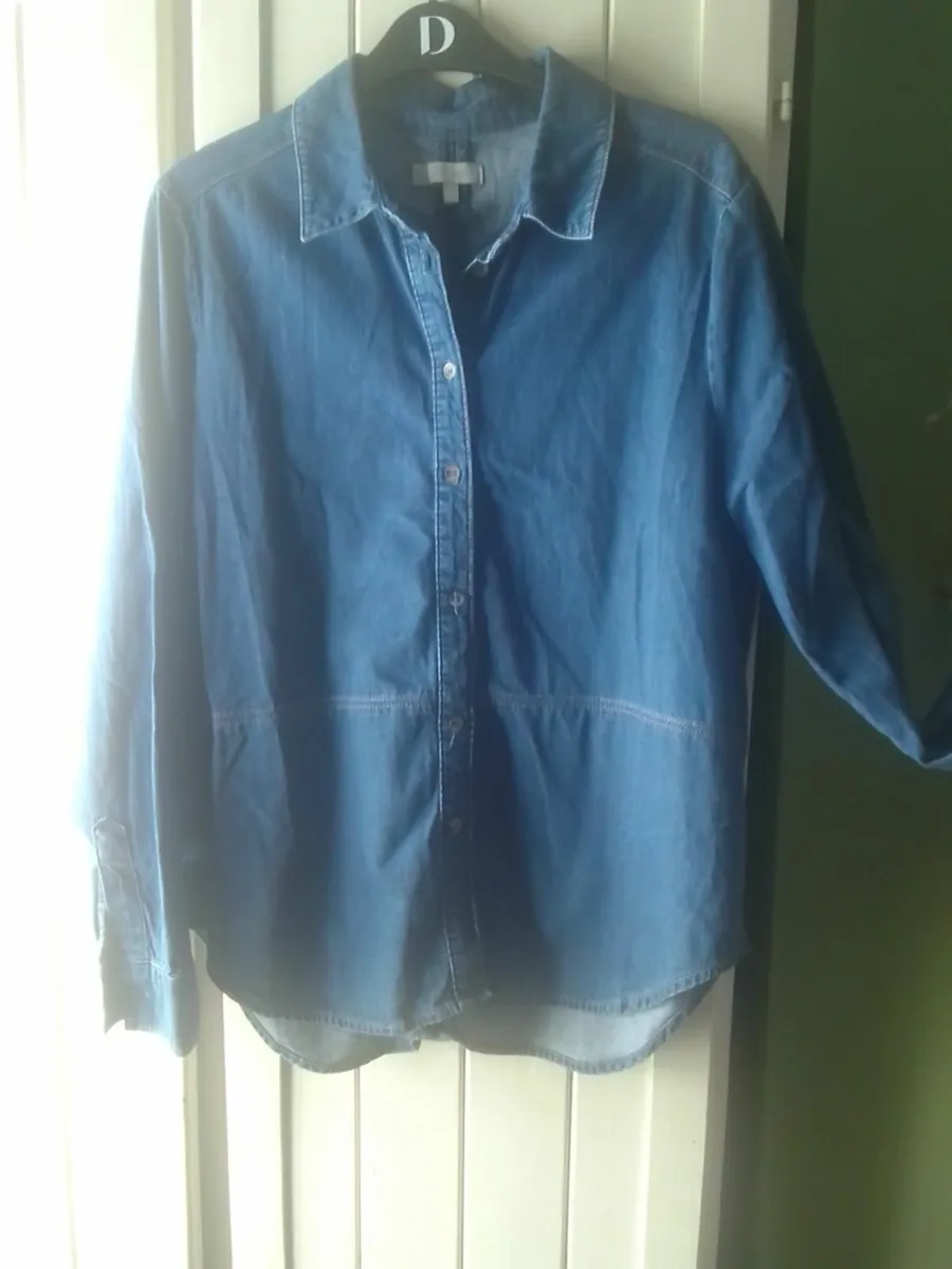 HOBBS OF LONDON STRETCH MID DENIM SHIRT SIZE 12 - Image 1