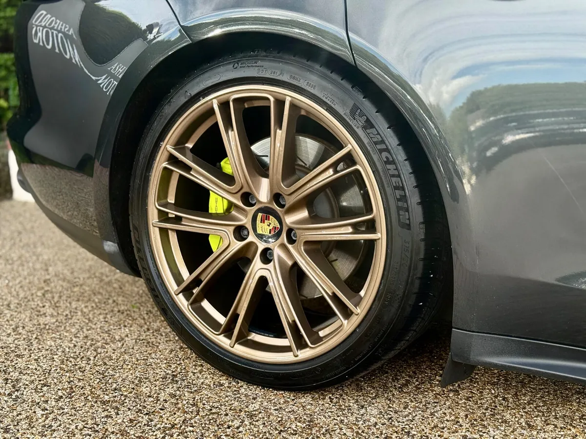 Porsche Panamera Sport Turismo 455BHP - Image 3