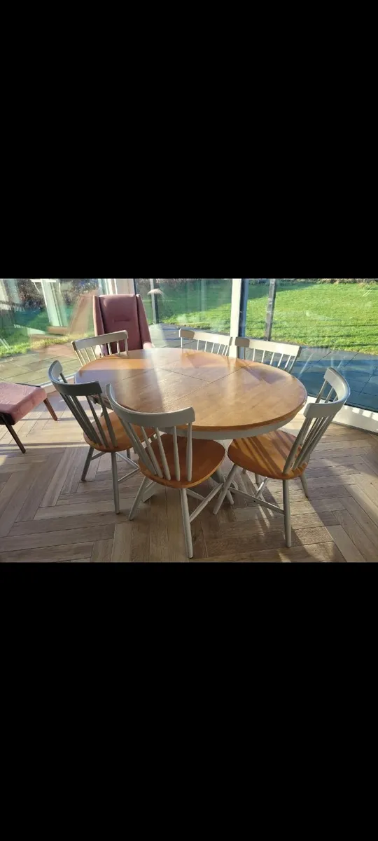 Kitchen table and chairs - Image 1