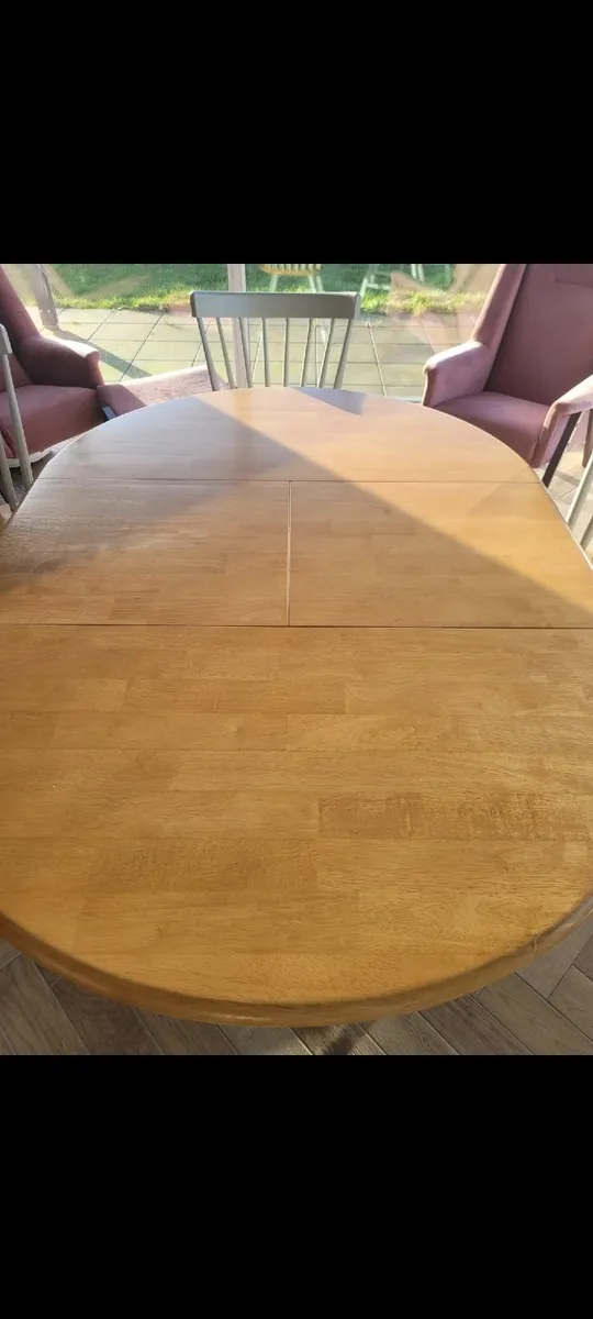 Kitchen table and chairs - Image 4