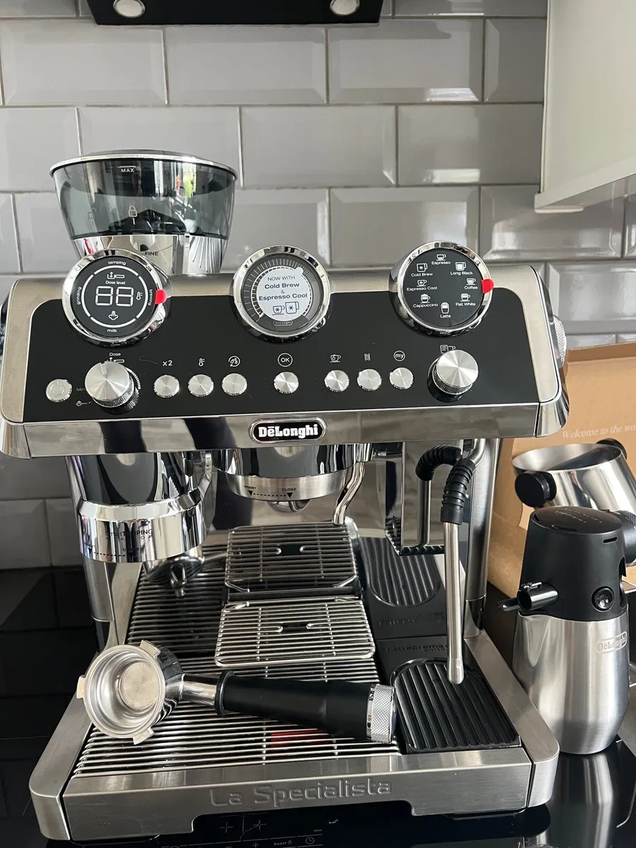 Delonghi La Specialista Maestro coffee machine - Image 1