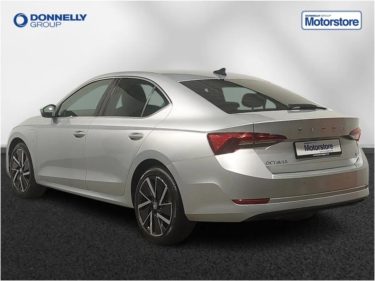 Skoda OCTAVIA Hatchback SE L - Image 2