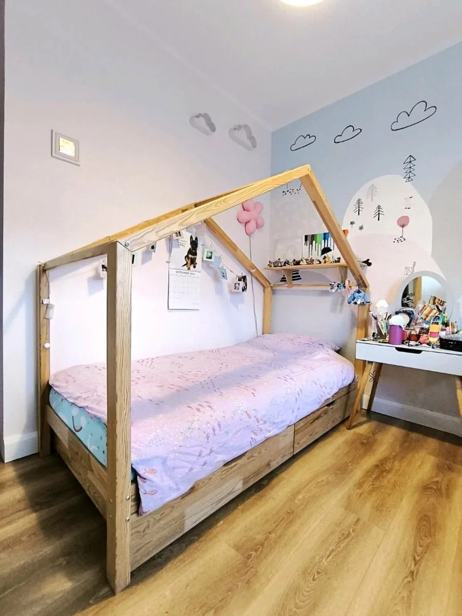 House bed with mattress , single - Image 1