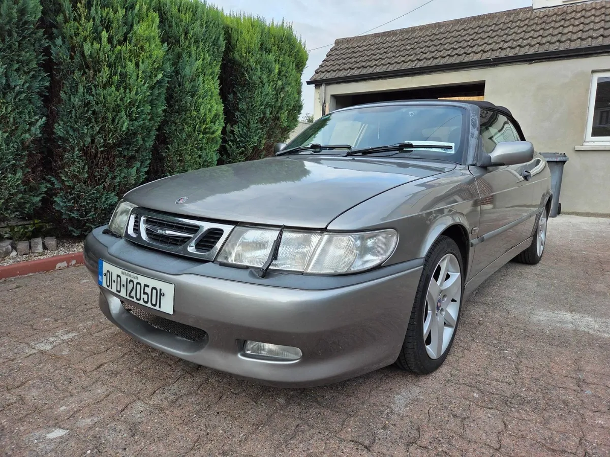Saab 9-3 AERO Hot Convertible - Image 2