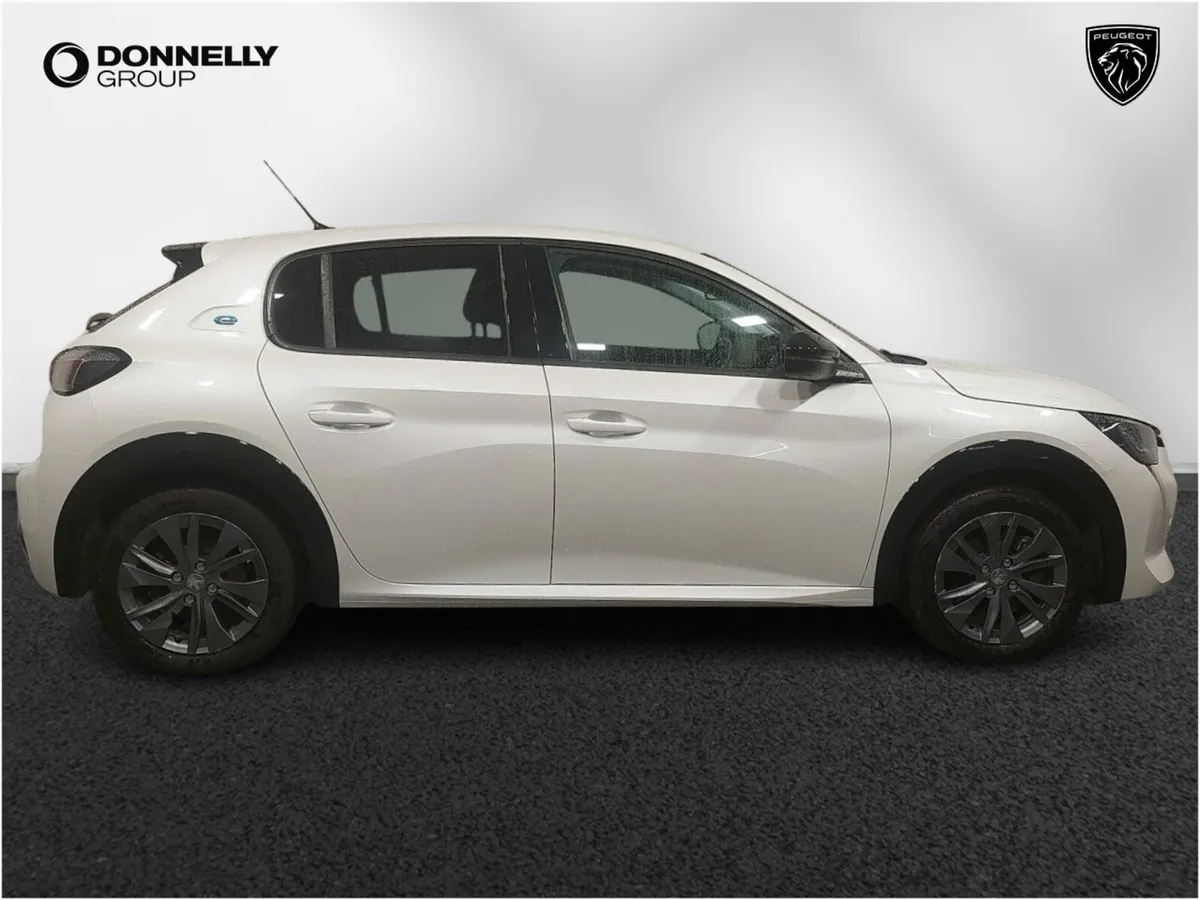 Peugeot 208 E- Electric Hatchback Allure Premium - Image 3