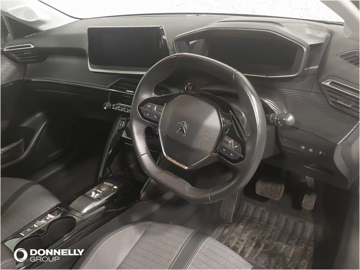 Peugeot 208 E- Electric Hatchback Allure Premium - Image 4