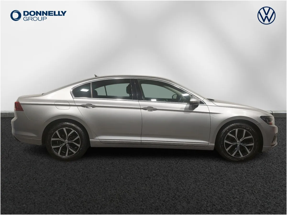 Volkswagen Passat Diesel Saloon SEL - Image 4