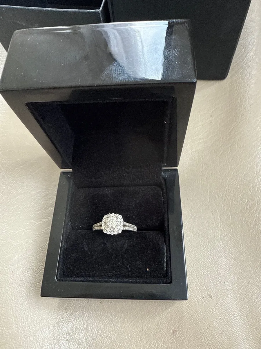 Engagement ring - Image 4