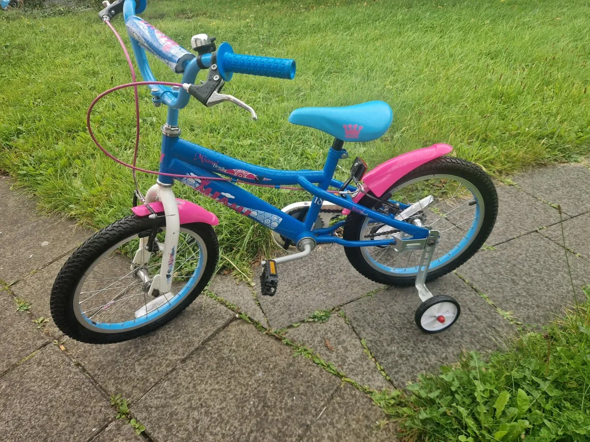 smyths 18 inch miami girls bike - Image 1